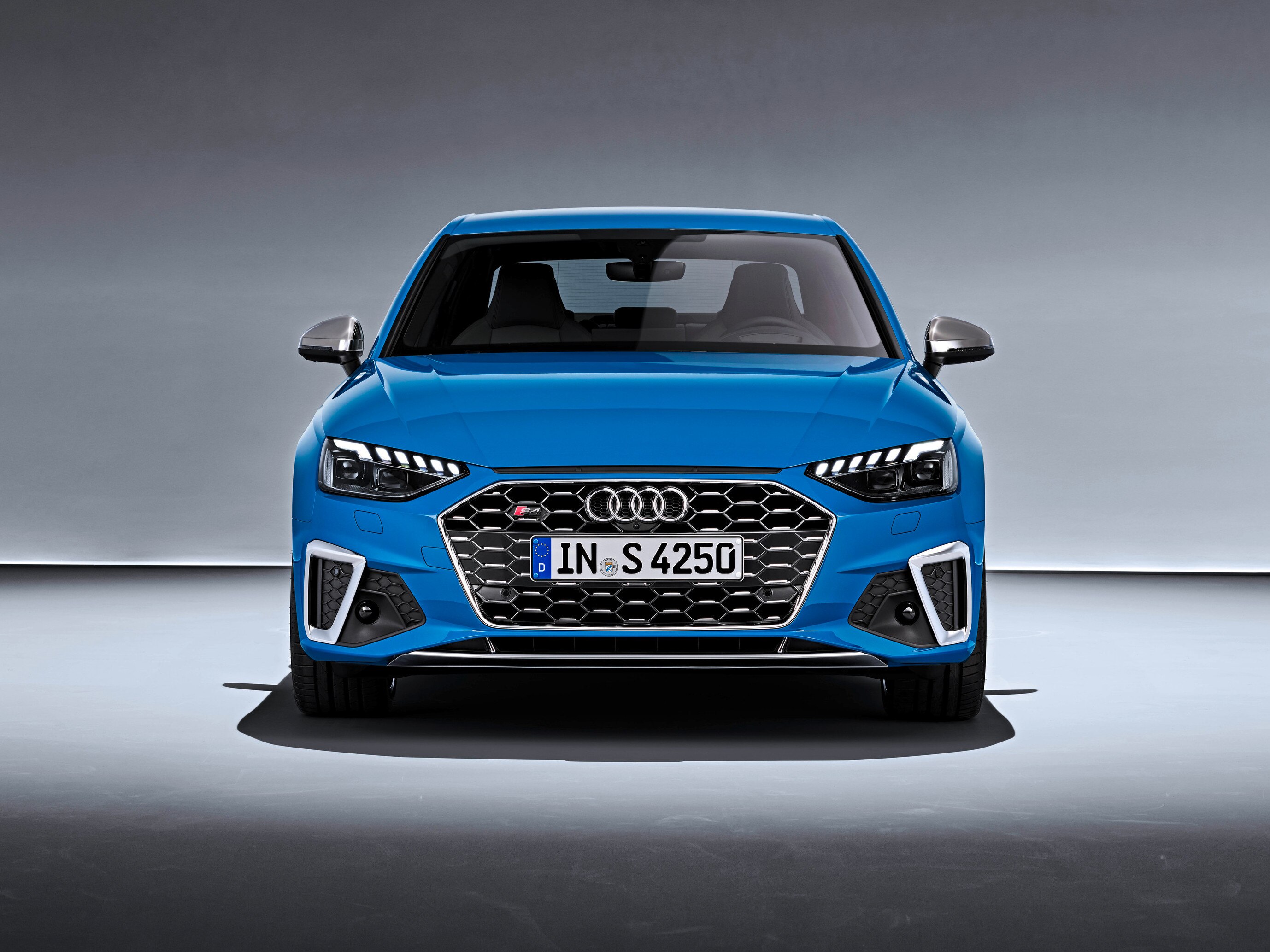 Audi S4 Saloon front view
