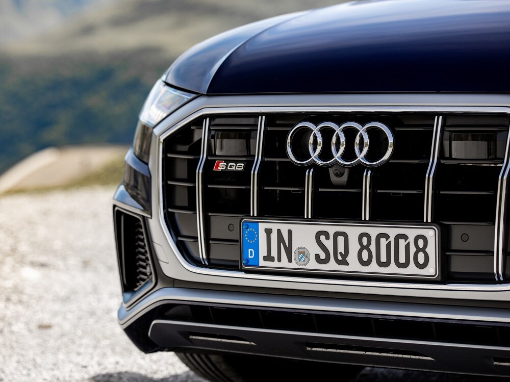 Audi SQ8 front grille