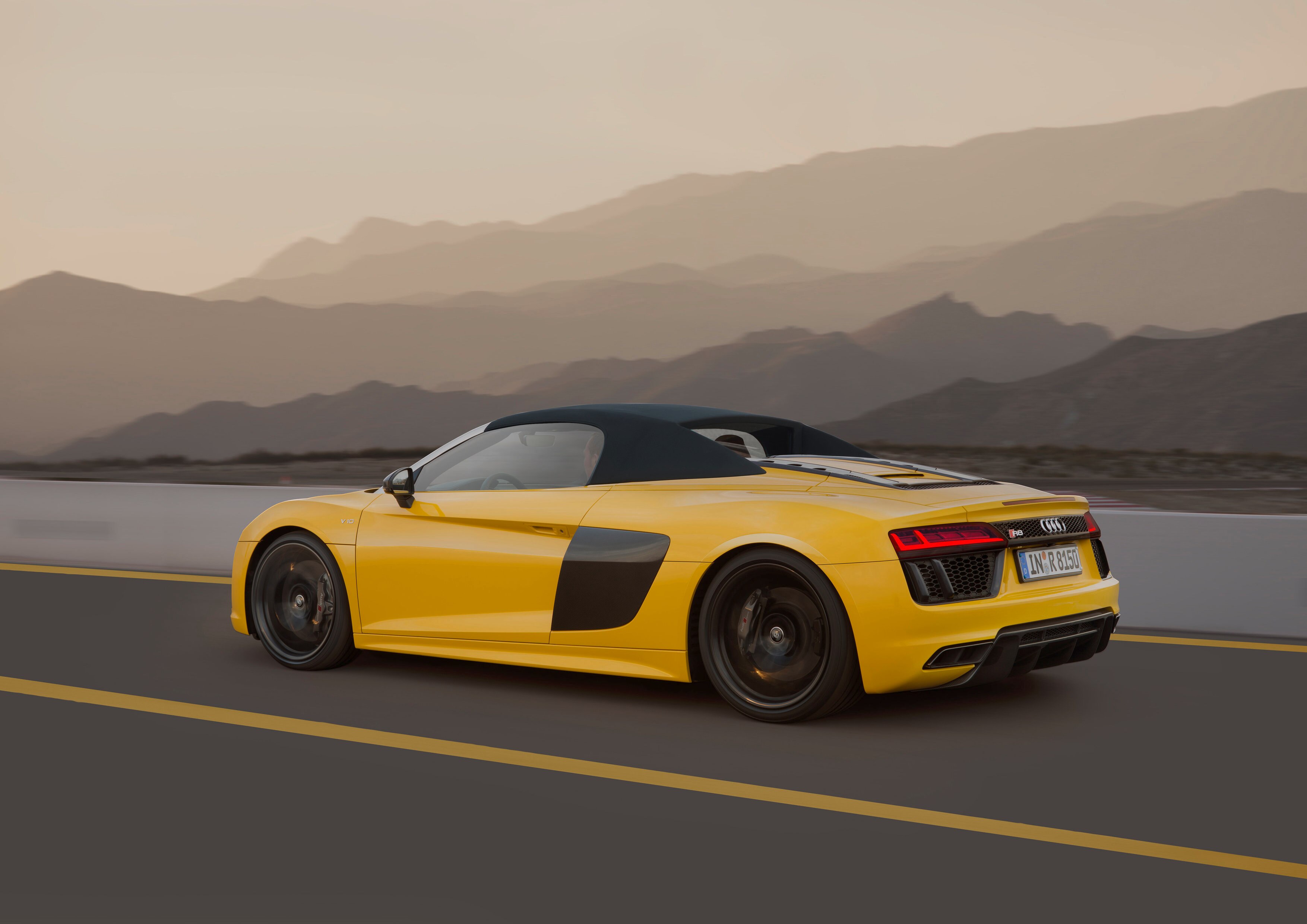Audi R8 Spyder exterior yellow
