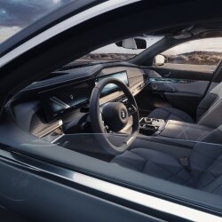 Image of the front interior of a BMW i7