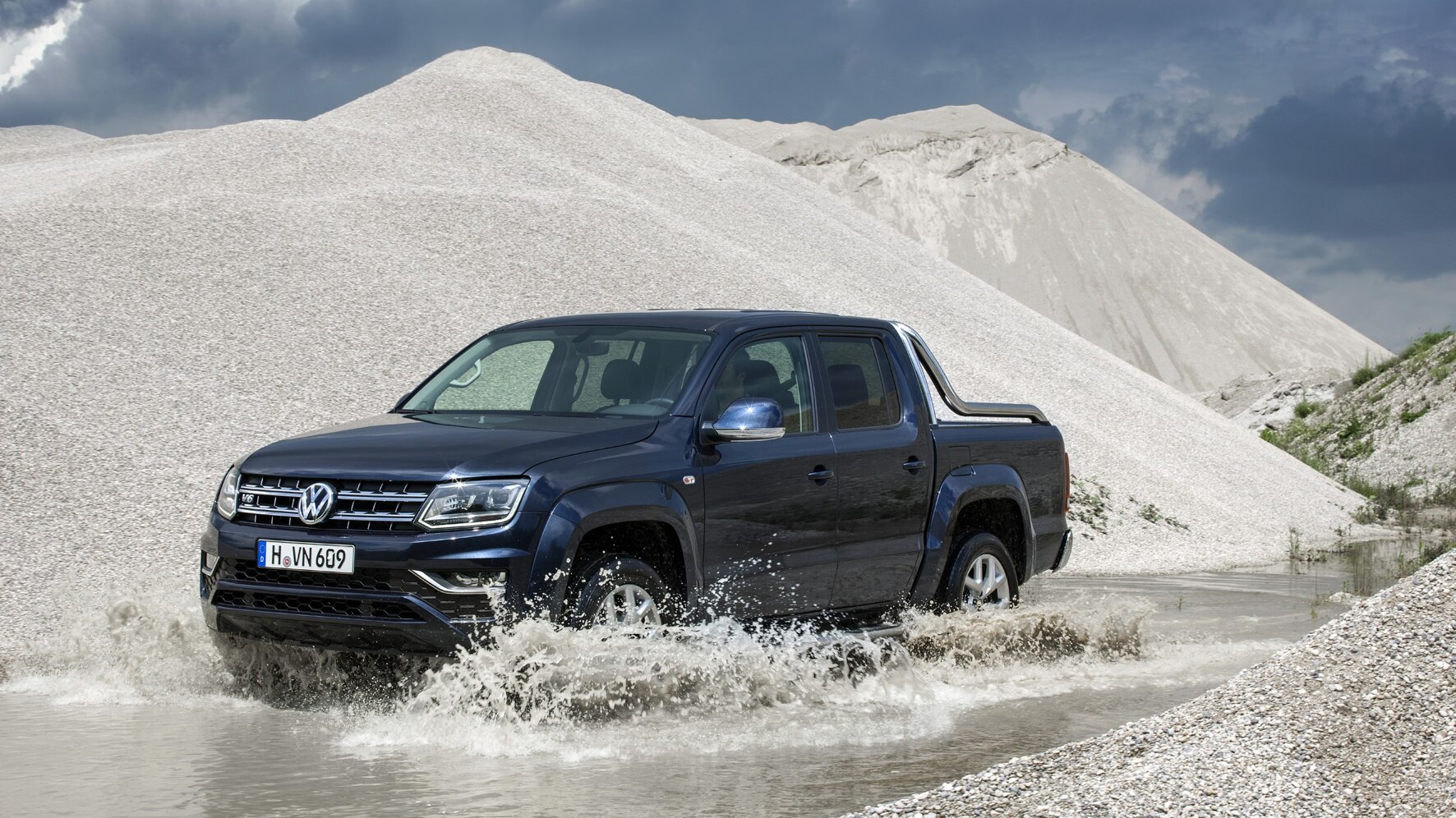 VW Amarok V6 wading through water
