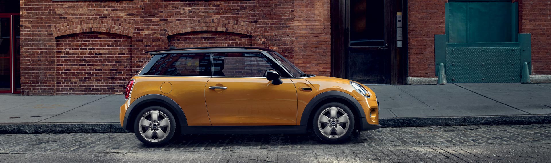 An-Introduction-to-the-MINI-Range-3-Door-Hatch-Lookers