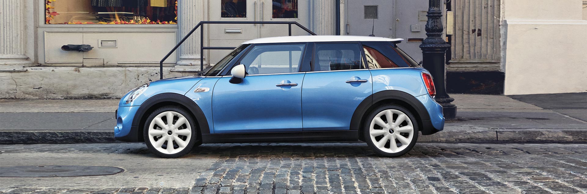 An-Introduction-to-the-MINI-Range-5-Door-Hatch-Lookers