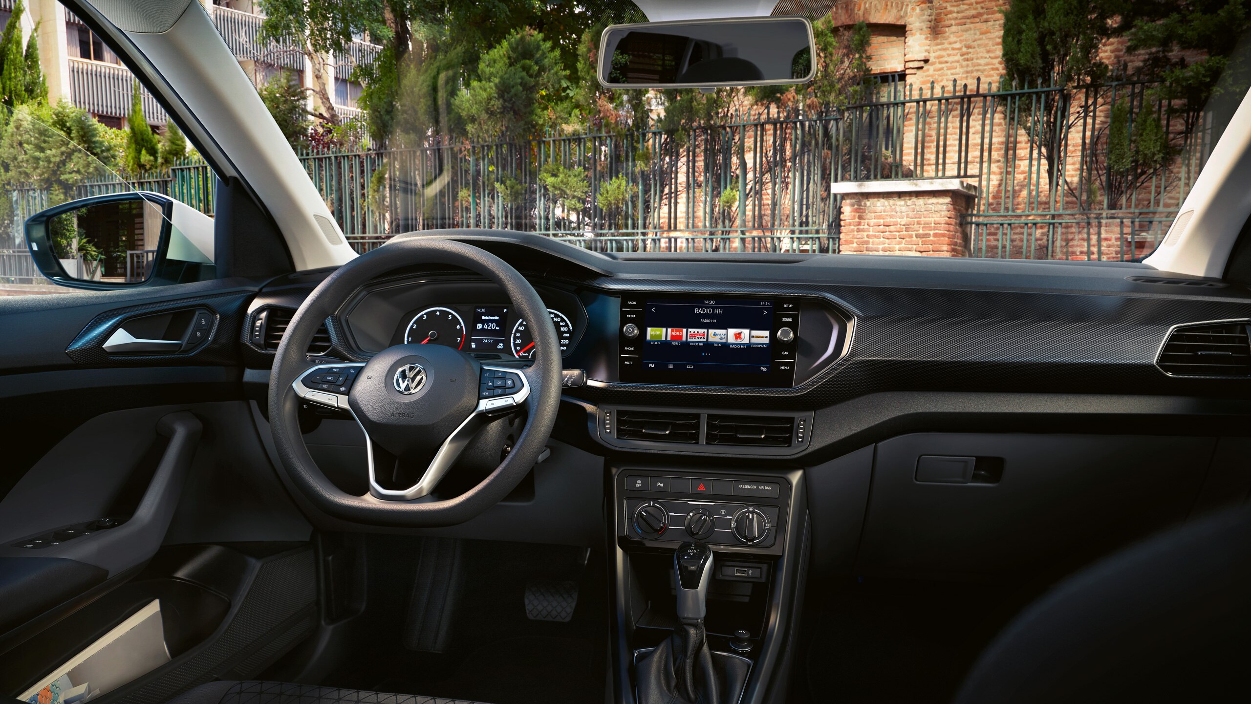 T-cross interior steering